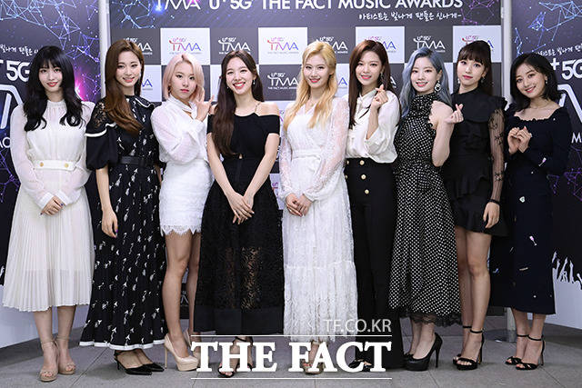 JYP가 법적대응을 예고했다. JYP엔터테인먼트가 트와이스를 향한 악의적인 댓글을 게재하는 악플러와 온라인 커뮤니티, 블로그 등 총 37건에 고소를 진행한다고 밝혔다. /이선화 기자