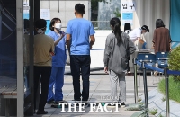 [TF사진관] 수도권 코로나 확산세, 오전부터 바빠진 선별진료소