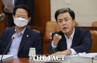 [TF포토] 김태흠, '김경협 의원과 논쟁'