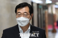 [TF포토] '전당대회로 고심' 회의 참석하는 민홍철