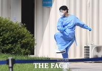 [TF포토] 스트레칭하는 의료진