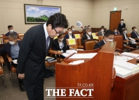 [TF포토] 인사하는 조명래 장관