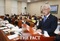 [TF포토] 국회 출석한 김종석 기상청장