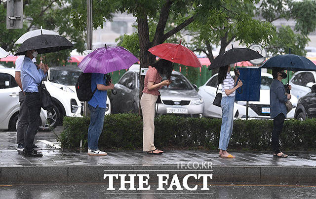 토요일인 22일은 전국적으로 비가 내릴 전망이다. /이동률 기자