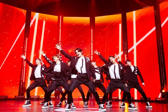 크래비티는 퍼포먼스는 변화와 진화로 요약할 수 있다. 몽환적이었다가 열정이고 또 파워풀하면서 섹시하기도 하다. 퍼포비티로 불리고 싶다고 바람을 전했다. /스타쉽엔터 제공