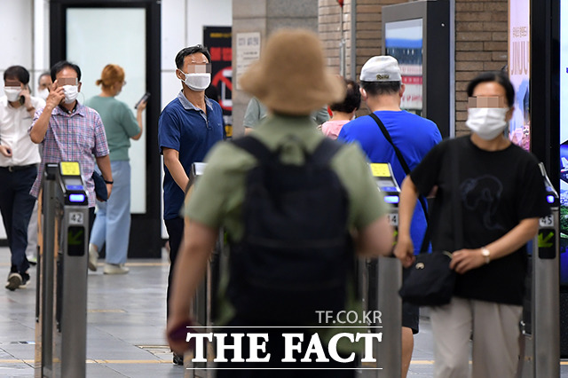 대중교통 이용중엔