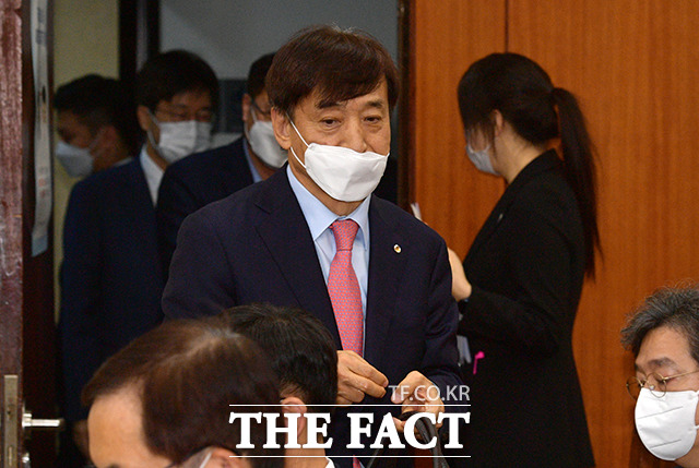 기재위 전체회의 참석하는 이주열 한국은행 총재