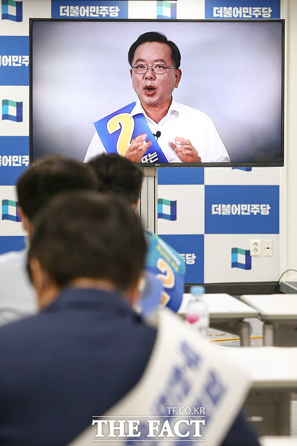 김 후보는 이번 코로나19 재확산의 기점이 된 광복절 집회에 참석한 보수 세력을 향해 날선 공세를 퍼부었다. /이동률 기자