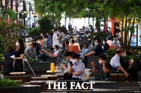 [TF사진관] 온통 마스크 쓴 시민들 '실내외 착용 필수!'