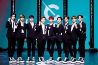  '진화한 '퍼포비티''…크래비티, 몽환·파워·섹시 'Flame'(종합)