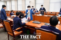 [TF포토] 소위 방문한 서영교 위원장