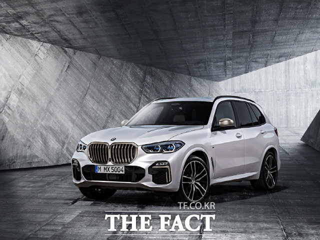 BMW 코리아는 25일 BMW 그룹 코리아 창립 25주년을 기념하는 8월 온라인 한정 에디션 3종을 출시한다. 사진은 X5 M50i BMW 코리아 25주년 에디션 /BMW 코리아 제공