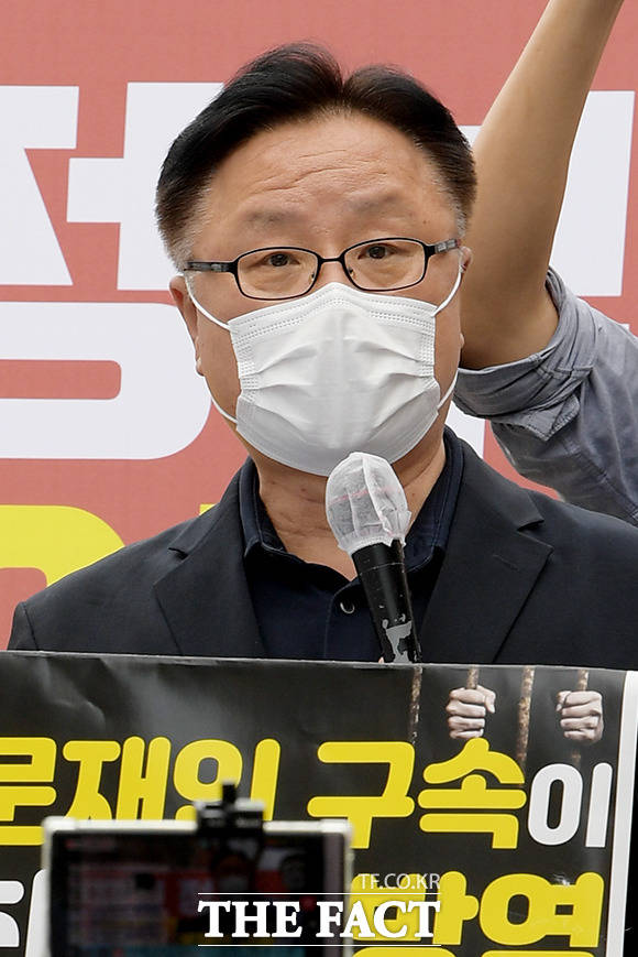 정부규탄 기자회견 하는 이동호 비대위원