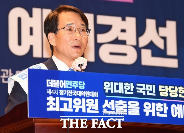 이원욱 더불어민주당 의원은 26일 의료계 파업과 관련해 국민생명이 안중에 없다면 흰 가운 벗어라라고 비판했다. /배정한 기자