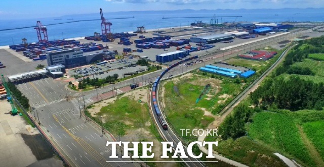 세계적 코로나 팬데믹 영향에도 불구하고 포항영일만항의 물동량이 빠르게 회복세를 보이고 있다./포항시 제공