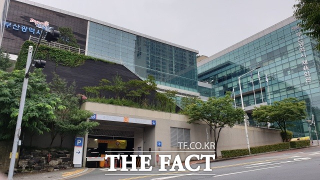 부산 유도인에 대한 징계 수위를 놓고 부산시유도회와 부산시체육회의 처분이 차이를 보이면서 시민들의 궁금증을 증폭시키고 있다.사진은 부산시 체육회관 전경. /부산=조탁만 기자