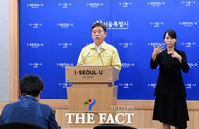 서정협 서울시장 권한대행이 지난 16일 오전 서울 중구 서울특별시청 브리핑룸에서 서울지역 코로나19 발생 현황 및 대응 상황 브리핑을 하고 있다./남용희 기자