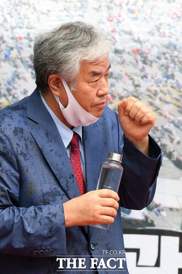 전국적으로 교회 관련 신종 코로나바이러스 감염증(코로나19) 집단 감염이 지속적으로 일어나는 가운데 개신교 단체들이 단체 사죄 성명을 발표하고, 전광훈 목사를 교계에서 퇴출할 것을 주장했다. /임영무 기자