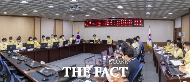 울릉군은 태풍 마이삭 이 우리나라 동해로 올라오는데대해 긴급대책 회의를 하고있다./울릉군 제공