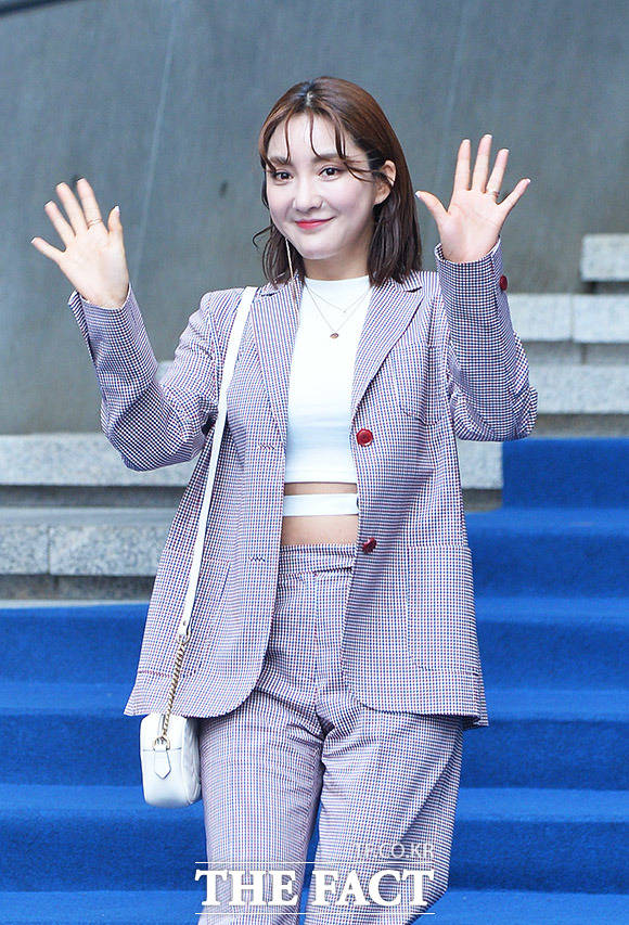 가수 바다가 오는 9월 출산할 예정이다. 그는 자신의 팬카페에 힘든 이 시기에 제가 축하 받는다는 게 괜히 죄송스럽기도 해서 계속 고민하다가 오늘에야 조심스레 말씀 드리게 됐다며 소식을 전했다. /더팩트 DB