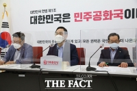 [TF사진관] 긴급 기자간담회 갖는 주호영 원내대표