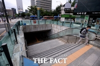 [TF포토] 출근시간대에도 한산한 광화문역