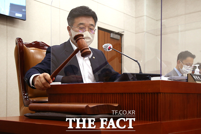 회의 주재하는 윤호중 법제사법위원회 위원장