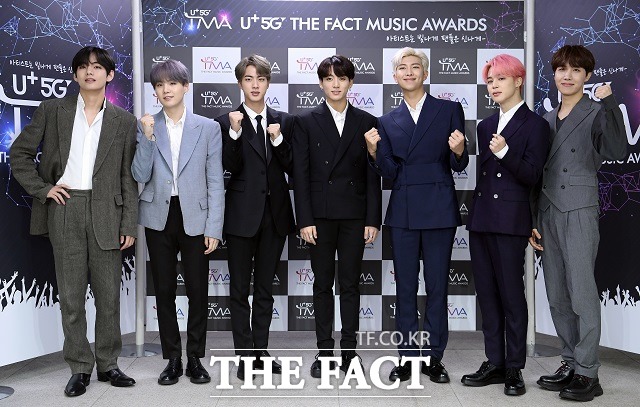 문재인 대통령이 1일 그룹 방탄소년단(BTS)이 한국 가수 최초로 빌보드 싱글 차트인 핫 100 1위에 오른 것과 관련해 축하의 메시지를 전했다. /이선화 기자