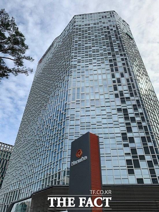 한화그룹이 코로나19 감염 확산을 방지하기 위해 사회적 거리두기 3단계 대응 지침을 1일부터 시행한다고 밝혔다. /더팩트 DB