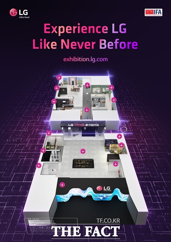 고객은 도슨트의 음성 안내와 함께 전시관을 둘러볼 수 있고, 전시된 제품을 클릭해 제품의 상세 이미지나 스펙을 확인할 수 있다. /LG전자 제공