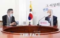 [TF사진관] 김종인 비대위원장 찾은 이낙연 신임 당대표