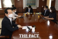 [TF포토] 현안관련 기자간담회 갖는 정세균 국무총리