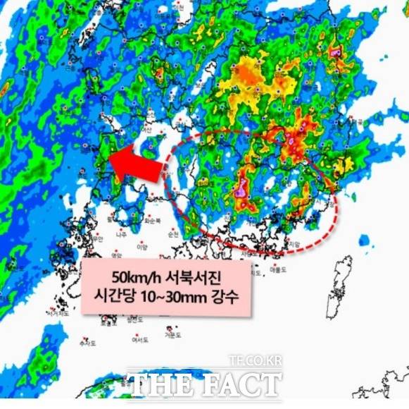 강풍과 함께 많은 비를 동반한 제9호 태풍 마이삭(MAYSAK)이 부산·경남에 3일 새벽에 상륙한다./부산기상청 제공.