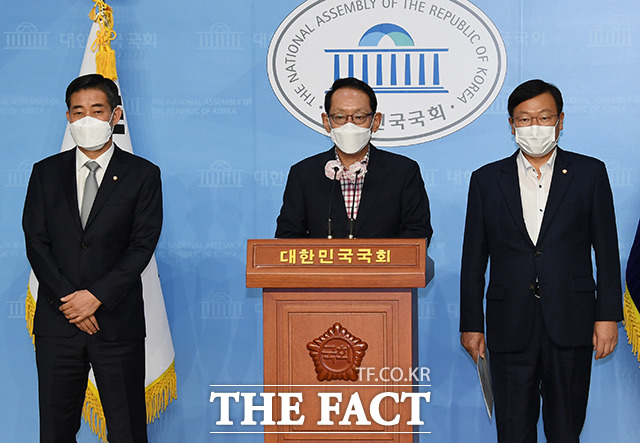 발언하는 김도읍 미래통합당 의원(가운데)