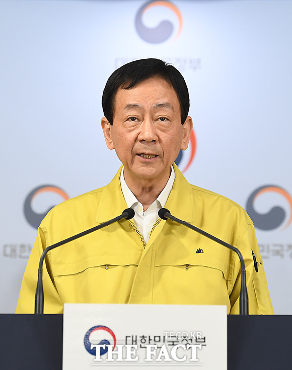 중앙재난안전대책본부(중대본)는 2일 오전 9시 태풍 위기경보를 최고 단계인 심각으로 격상하고 중대본 비상대응 수위 3단계를 발령했다./이새롬 기자