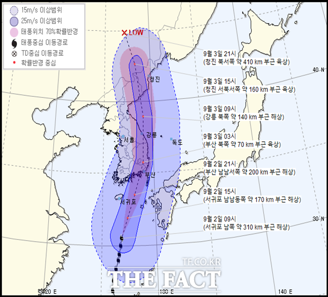 마이삭이 2일 저녁 제주도 동쪽 해상을 지나 하루 뒤인 3일 새벽 경남 남해안에 상륙해 동쪽 지방을 거쳐 같은 날 아침 동해 중부 해상으로 빠져나갈 것으로 기상청이 분석했다. 사진은 태풍 마이삭 예상 이동 경로(2일 오전 10시 기준). /기상청 제공