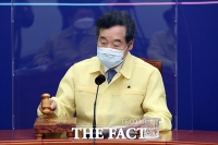 [TF포토] 회의 주재하는 이낙연 대표