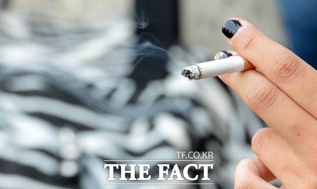 3일 담배업계에 따르면 한국필립모리스, KT&G, JTI코리아, BAT코리아 등 담배업체들은 최근 시장성을 감안한 다양한 변화를 시도하고 있어 눈길을 끈다. /더팩트 DB
