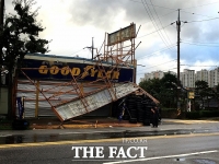 [TF사진관] 태풍 마이삭, 전북 피해 현장...부러지고,넘어지고,부서지고,떨어지고...