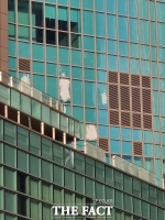  태풍 '마이삭'에 부산 해운대 초고층빌딩 엘시티 유리창 '와장창'