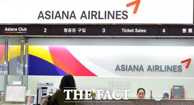 아시아나항공이 매각 무산 가능성이 높아졌다는 소식에 4일 장 초반 주가가 하락하고 있다. 이날 오전 10시 5분 현재 아시아나항공은 4.66% 하락한 4195원에 거래 중이다. /더팩트 DB