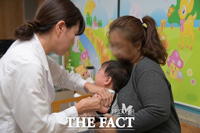 4일 전북 남원시가 독감 백신 무료접종 대상을 확대하면서 백신도 봄철 B형 인플루엔자가 포함 된 4가로 업그레이드 했다. /남원시 제공