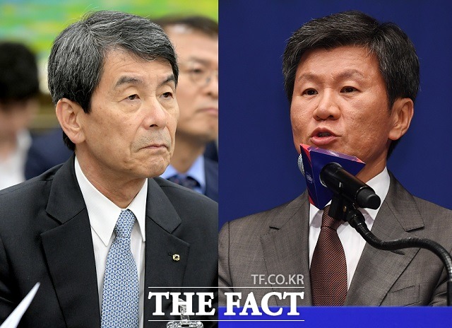 HDC현대산업개발이 아시아나항공 인수와 관련해 재실사가 필요하다는 입장을 고수함에 따라 업계 안팎에서는 인수 무산을 기정사실화하고 있다. 사진은 이동걸 KDB산업은행 회장(왼쪽)과 정몽규 HDC그룹 회장. /더팩트 DB