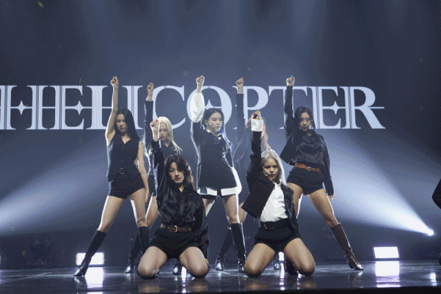 CLC가 컴백 쇼케이스와 함께 1년 여 만에 컴백했다. 멤버들은 HELICOPTER 무대를 통해 강렬한 카리스마를 뽐냈다. /큐브엔터테인먼트 제공