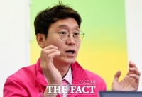  김웅, '아들 탈영 의혹' 추미애에 비꼬아 질타…'변명 말라'