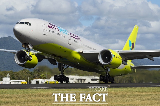 진에어가 지난 8월 한 달 동안 국내선 항공편 이용 여객 수가 지난해 동기 대비 73% 늘어난 54만5000명을 기록, 국내 항공사 가운데 1위를 기록했다고 7일 밝혔다. /진에어 제공