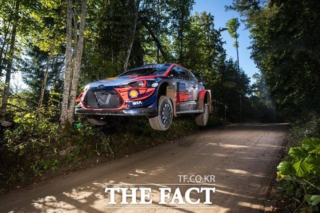 현대차 월드랠리팀이 4~6일 사흘 동안 에스토니아 타르투에서 개최된 2020 WRC 4차 대회에서 우승을 차지했다. /현대차 제공