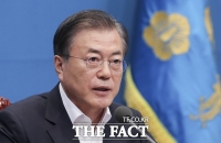  文대통령 '국민 덕에 거리두기 효과 내기 시작'