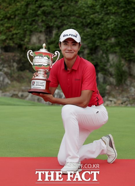 국내 골프팬들은 ‘KPGA 신한동해오픈’ 1라운드에서 김한별의 언더파 가능성을 가장 높게 내다봤다. 사진은 8월 30일 헤지스골프 KPGA오픈 with 일동레이크골프클럽 에서 우승한 김한별./KPGA 제공