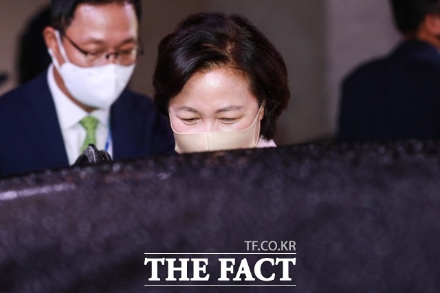 추미애 법무부 장관의 불륜설 등을 제기한 네티즌 23명이 경찰에 고발됐다. /남윤호 기자